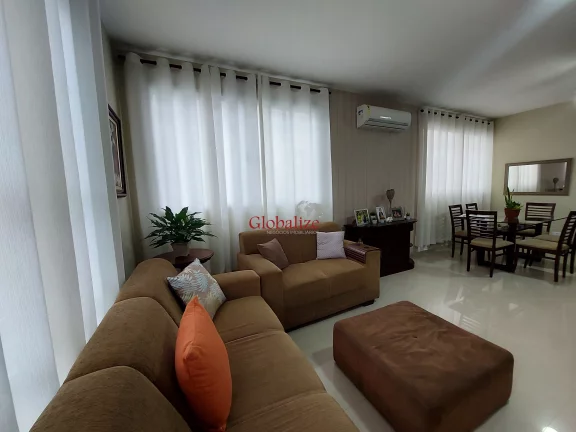 Imagem Casa com 6 Quartos e 5 banheiros à Venda, 212 m² por R$ 1.500.000