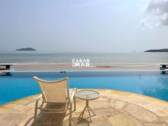 Imagem Residência de luxo à beira-mar em condomínio exclusivo na Praia Rasa, Armação dos Búzios-RJ: 3 suítes, 3 salas, 6 vagas.