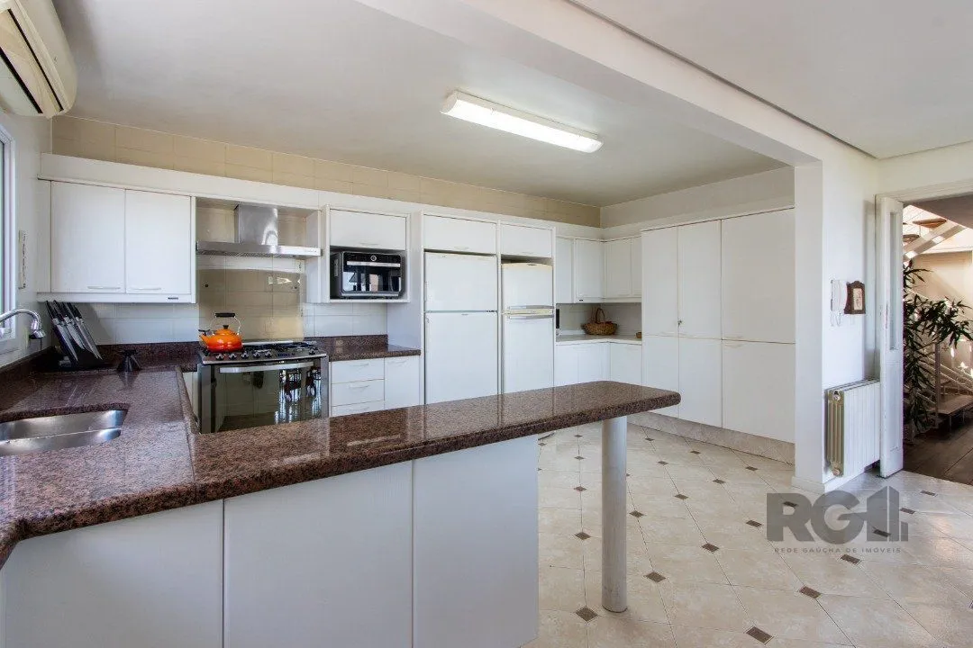 Imagem Casa deslumbrante vista do Guaiba, 3 dormitórios, sendo 1 suite master com closet e banheira de hidro com vista para o rio