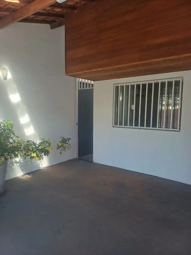 Imagem Casa à venda em Santo André-SP, bairro Santa Maria: 3 quartos, 1 suíte, 2 banheiros, 2 vagas, 136m². Venha conferir!