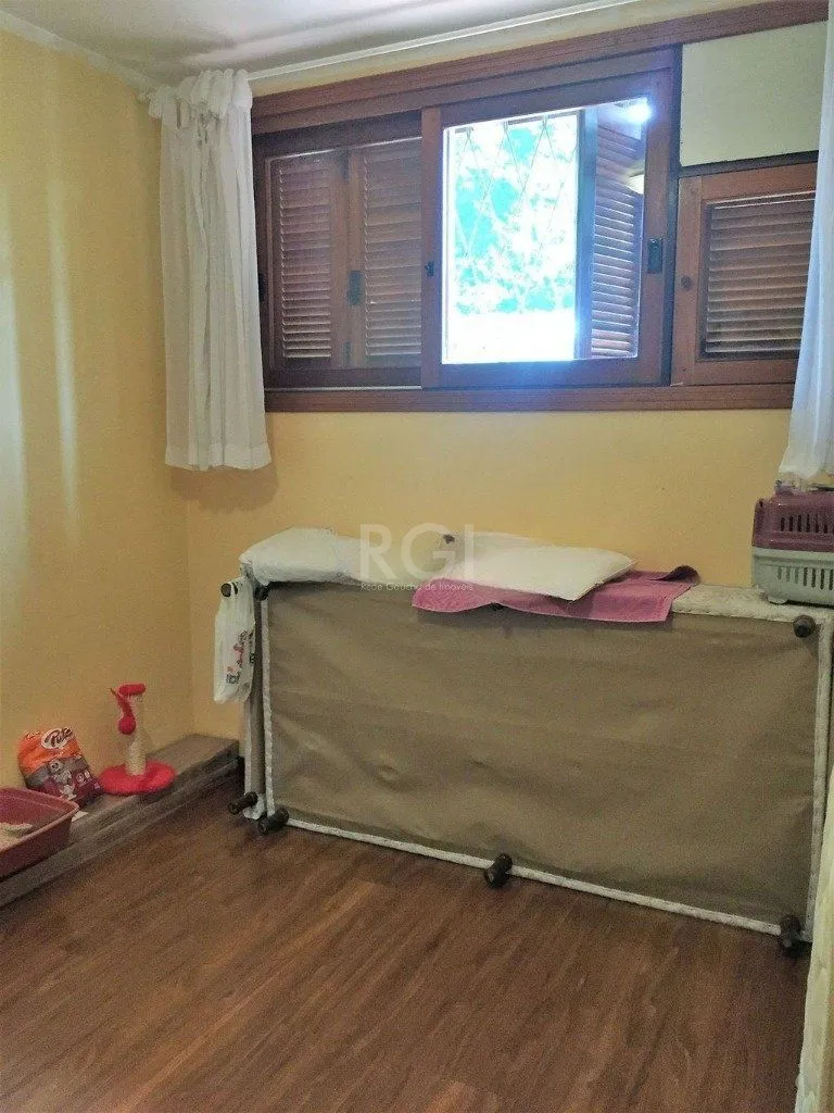 Imagem Casa de 270m² - 3 dormitórios, 1 suíte, churrasqueira, pátio e 3 vagas de garagem