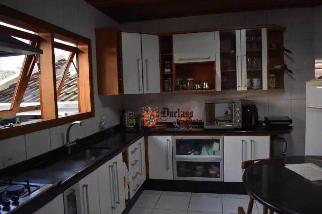Imagem Casa com 3 dormitórios à venda, 285 m² por R$ 1.250.000,00 - Jardim Toriba - Campos do Jordão/SP