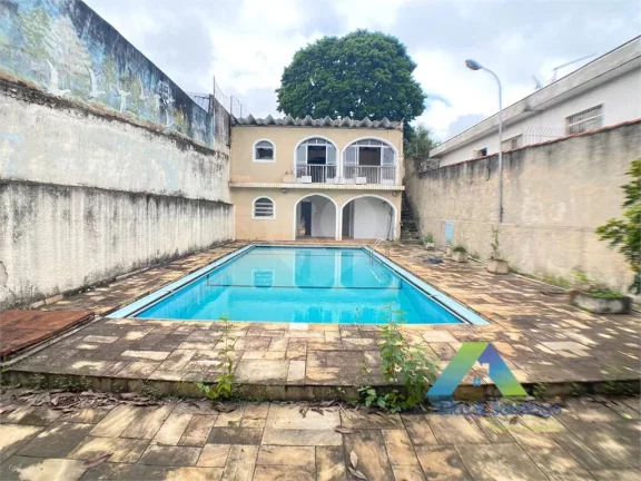 Foto do imóvel Casa com piscina em 300m² na Vila das Mercês - Região da Saúde/Zsul.