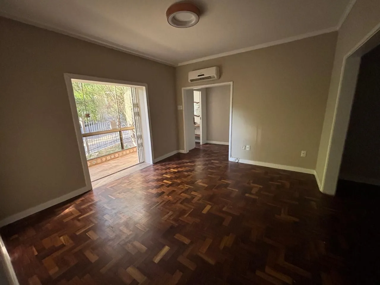 Imagem vende apto de dois quartos próximo ao parcão