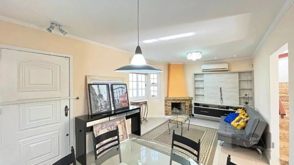Imagem Casa de 3 dormitórios no bairro Cavalhada