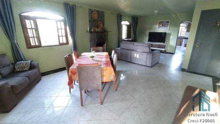 Imagem - Chácara com casa, 04 quartos c/suíte, em ótima localização, em São José dos Pinhais PR