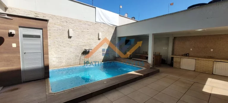 Casa de 4 quartos e 3 vagas de garagem no Imbaúbas em Rua Potássio