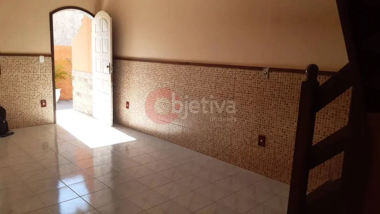 Imagem Casa tríplex a venda em condomínio com 3 quartos no Peró - Cabo frio