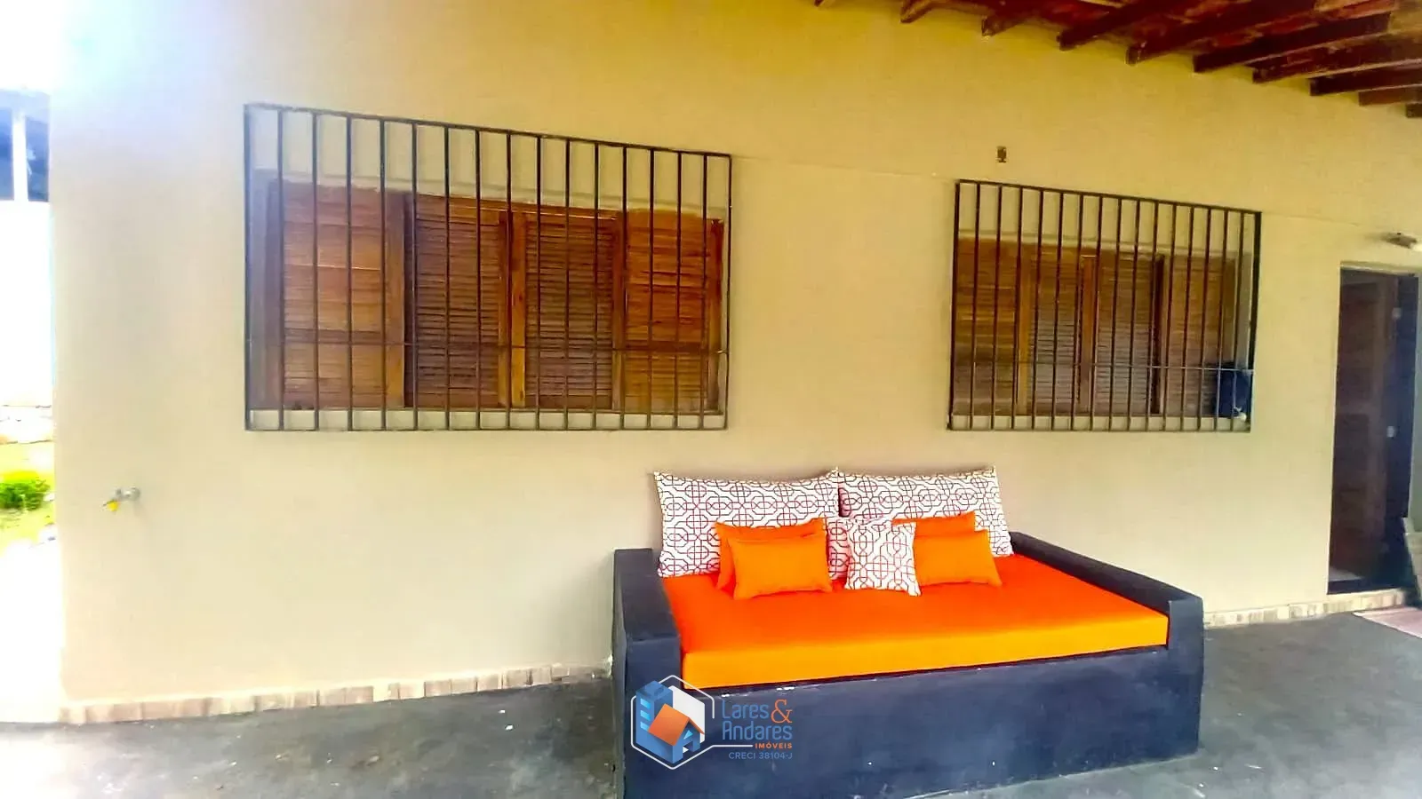 Imagem CASA DE CAMPO EM COND COM 720 m² 3 DORM 2 SALAS SENDO DUAS CASAS, PISCINA E CHURRASQUEIRA COM 5 VAGAS - COND. PORTAL DE IBIÚNA - SP
