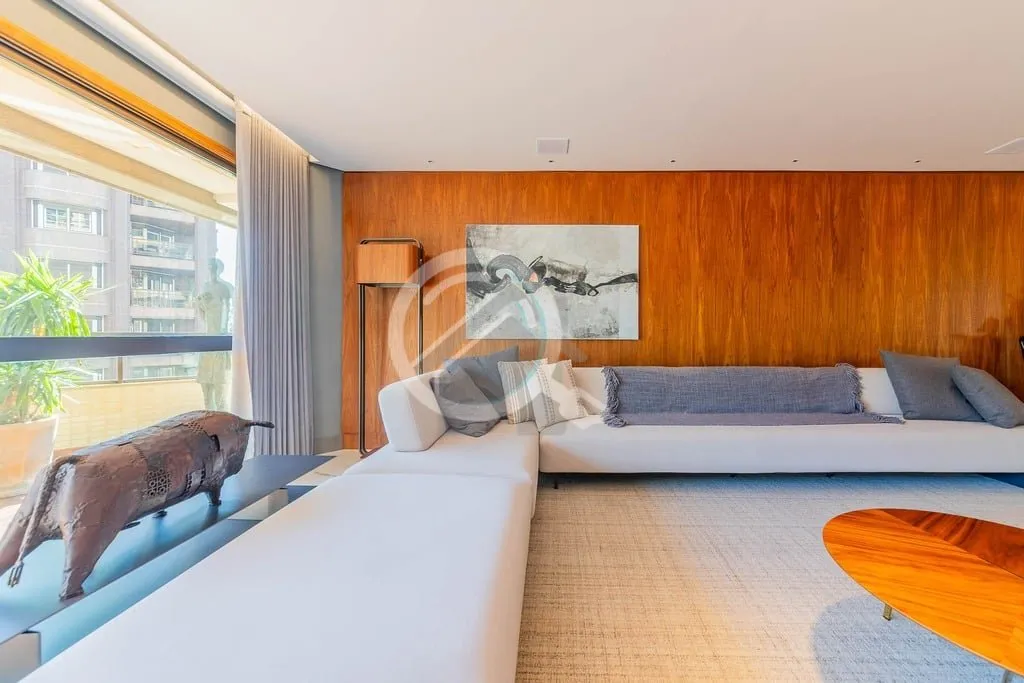 Imagem Apartamento com 405 m² de área privativa, 4 suítes transformadas em 3, TOTALMENTE REFORMADO, com ...
