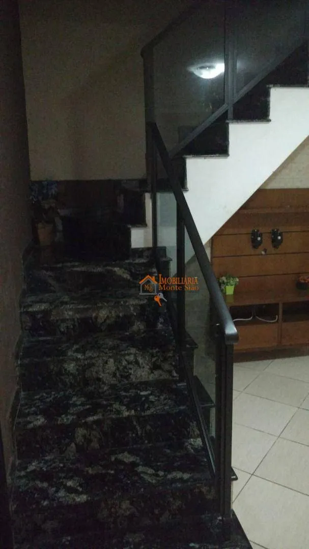 Imagem Sobrado com 3 dormitórios à venda, 203 m² por R$ 700.000,00 - Jardim São João - Guarulhos/SP