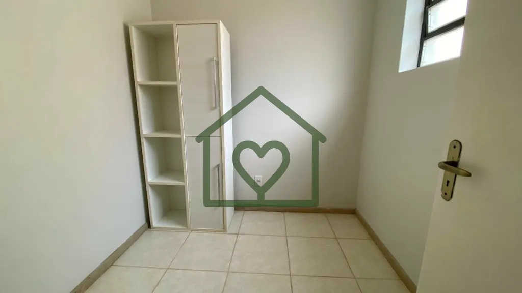 Imagem Apartamento de 3 dormitórios na Santos Neto - Petrópolis! 
Amplo, desocupado, são 128,00m2 de ár...