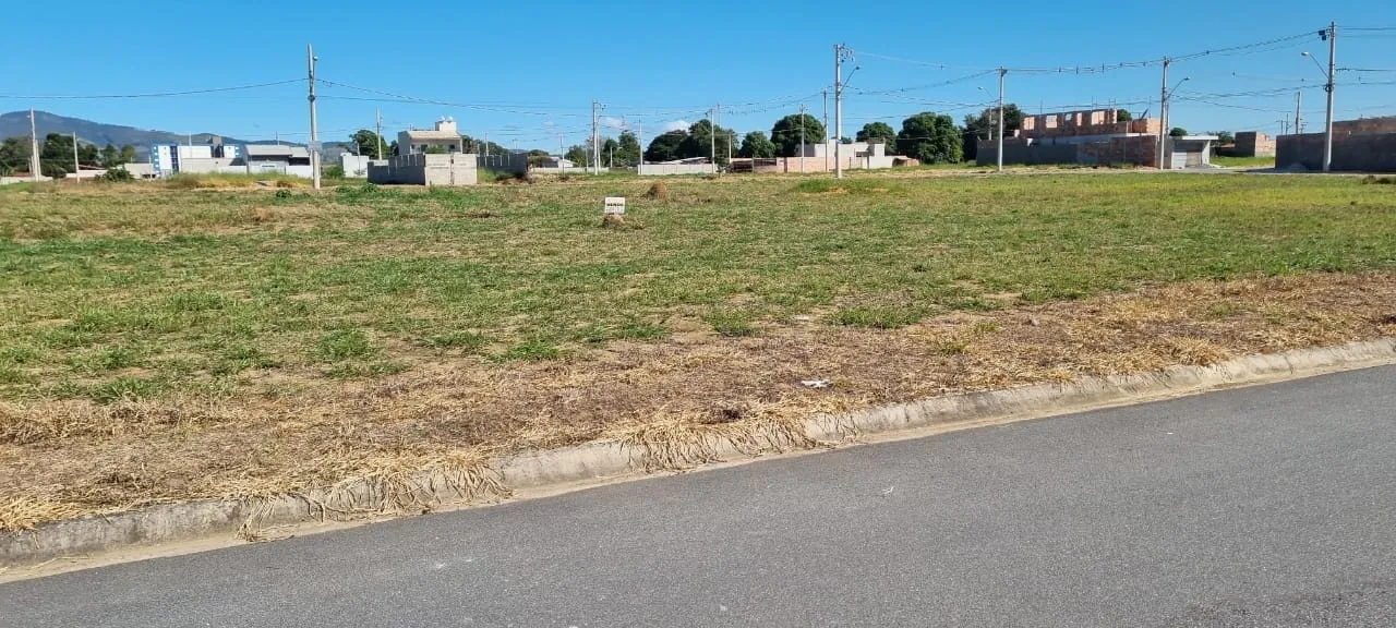 Imagem Terreno plano de 175 m² à venda no Residencial Veredas, próximo à NOVELIS, com infraestrutura completa e pronto para construir.
