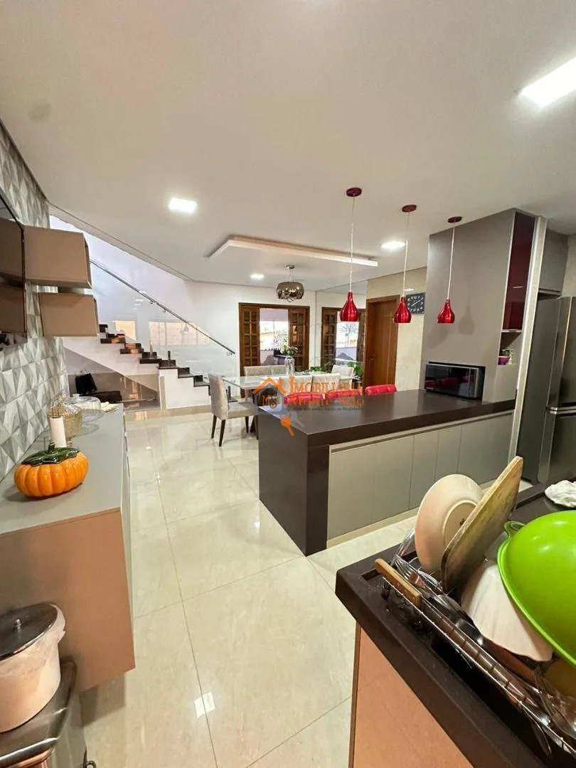 Imagem Sobrado com 3 dormitórios à venda, 300 m² por R$ 2.800.000,00 - Pindorama - Mogi das Cruzes/SP