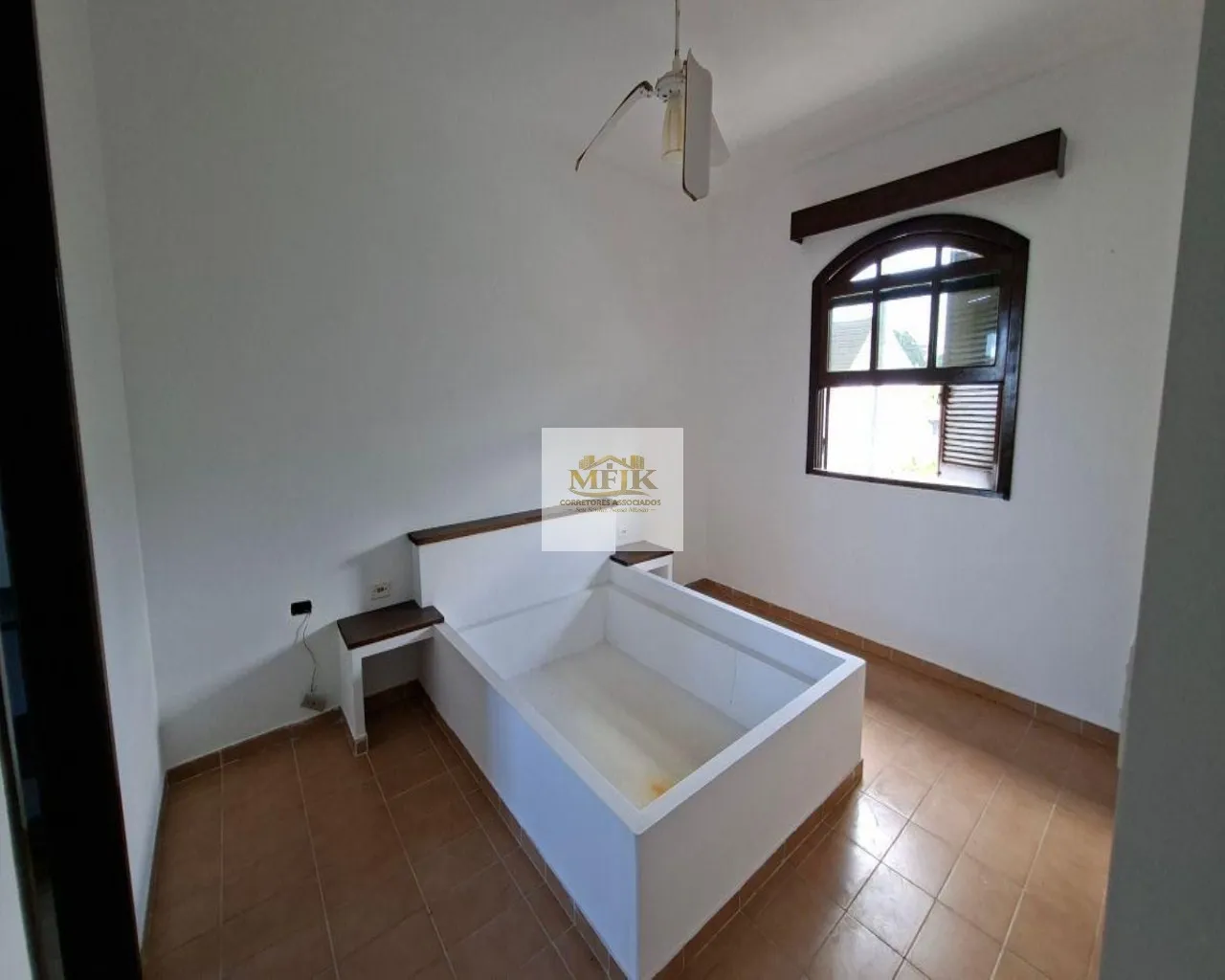 Imagem Imperdível: Casa à venda em Pontal do Paraná-PR, Atami Norte, 7 quartos, 1 suíte, 3 banheiros, 3 vagas, 148m². Confira!