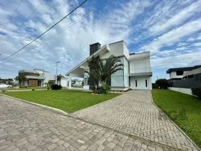 Casa de Condomínio em Atlântida Sul