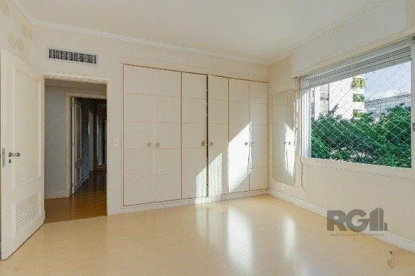 Imagem Vende-se luxuoso apartamento 3 quartos c/ suíte, dependência de empregada, gabinete, 2 vagas cobertas - 283m² - Moinhos de Vento