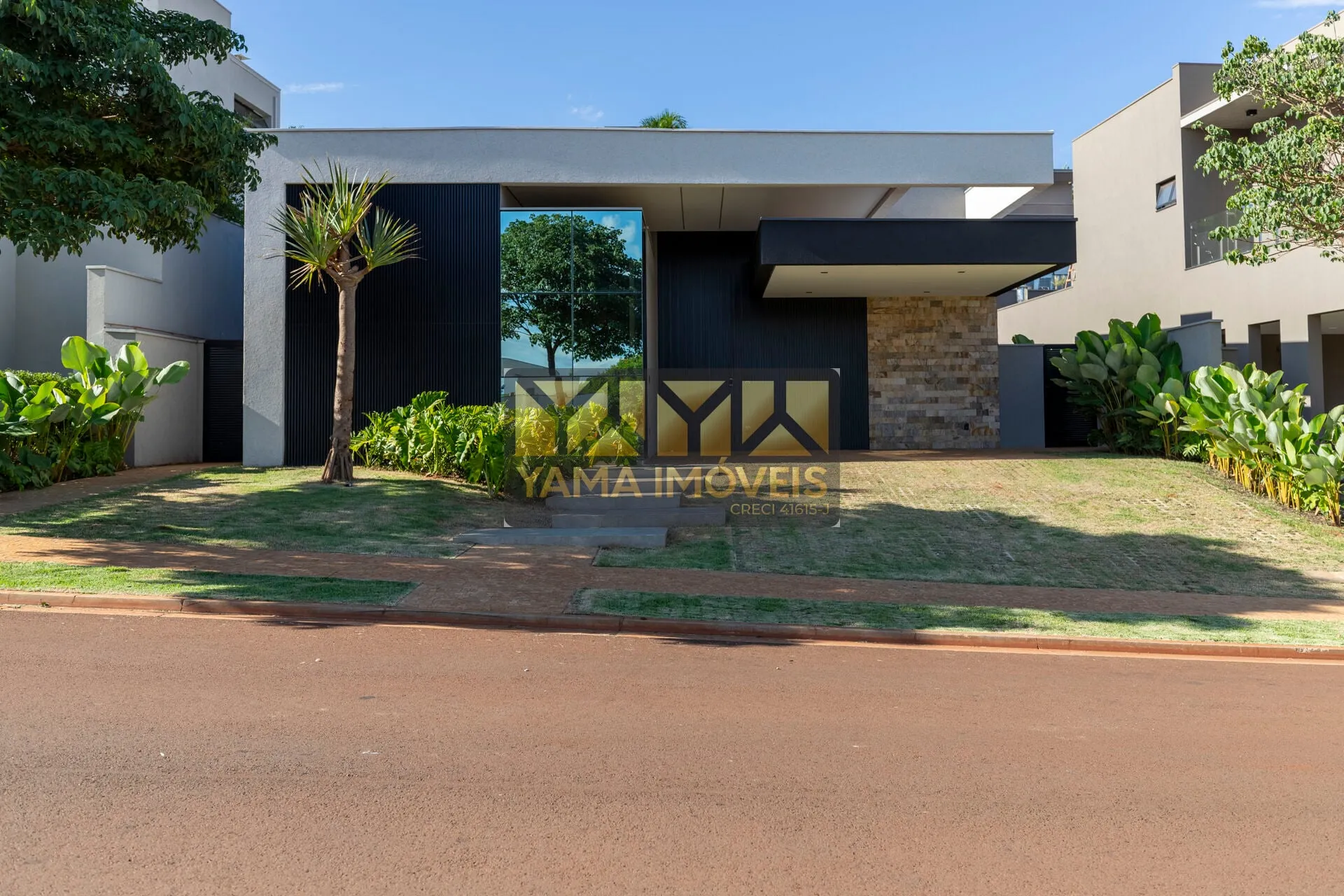 Foto do imóvel Casa Alto Padrão em Residencial e Empresarial Alphaville em Alameda Doutor José Roberto Felício
