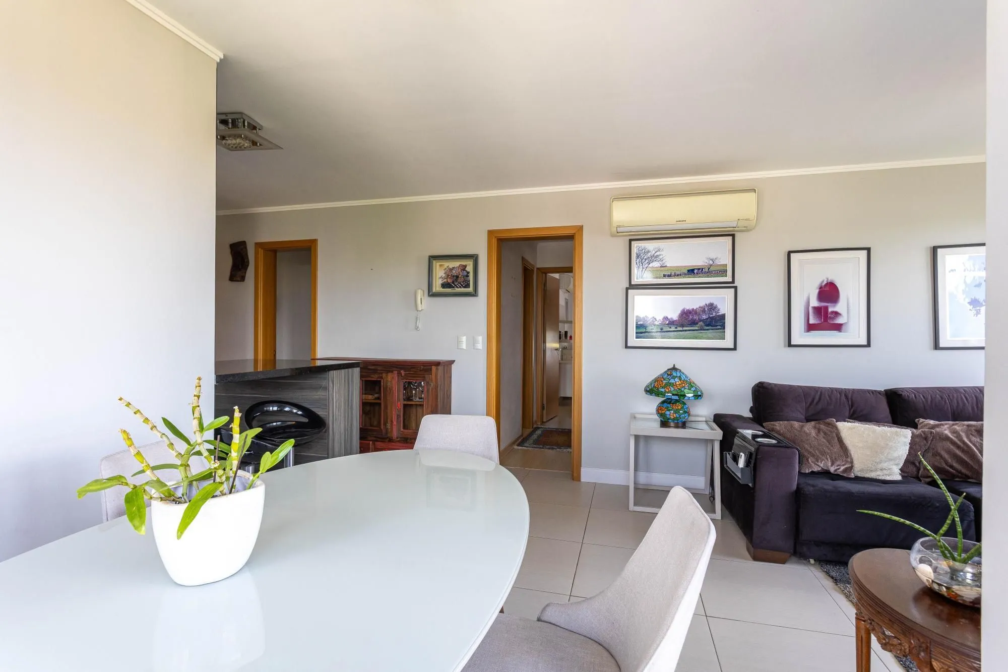 Imagem Apartamento à Venda com 2 Dormitórios (1 Suíte) e 2 Vagas Cobertas - Vila Ipiranga, Porto Alegre/RS