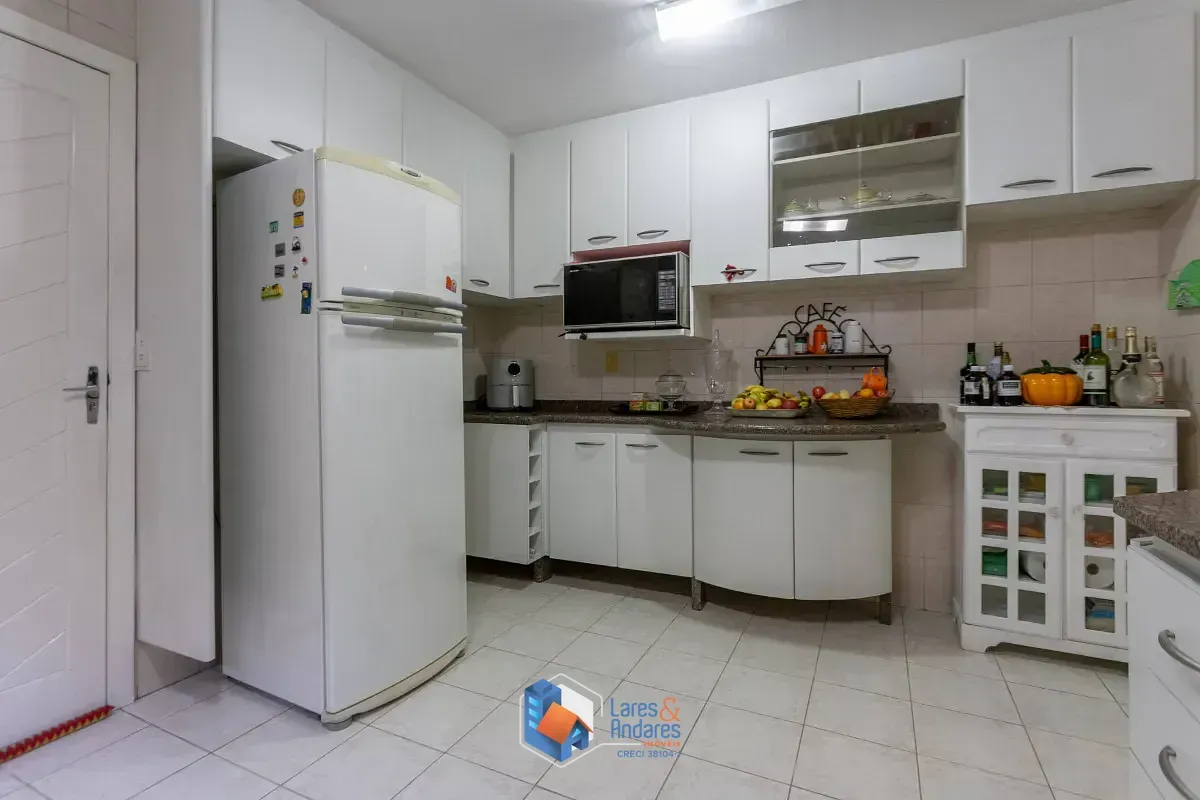 Imagem Sobrado para venda em Jardim Santo Antoninho com 3 quartos, sendo 3 suítes, 150m²