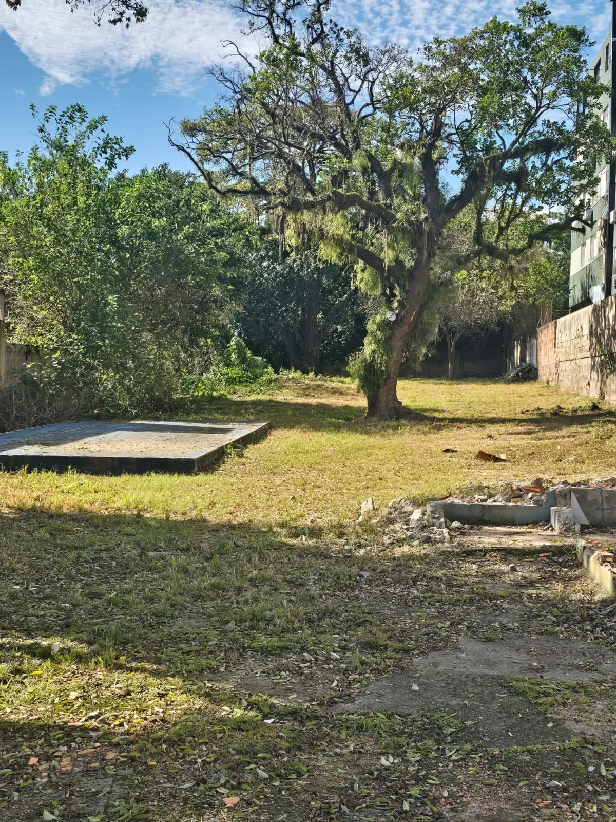 Imagem Terreno desocupado, localizado na Rua Doutor Campos Velho