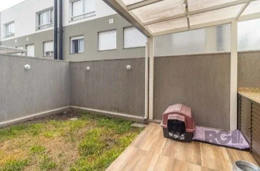 Imagem Casa impecável e mobiliada, com 3 niveis, possui 3 dormitórios sendo 1 suíte, 4 banheiros