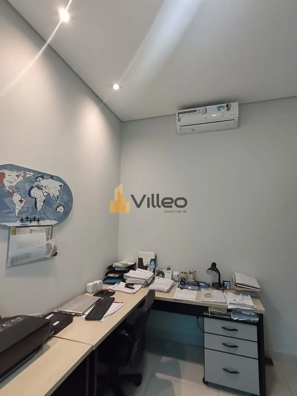 Imagem Descubra o privilégio de viver com conforto, segurança e requinte nesta residência única no Resi...