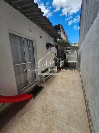 Imagem Casa à venda em Osasco-SP, bairro Santa Maria: 2 quartos, 1 banheiro, 2 vagas de garagem, 125m² de área. ¡Agende sua visita!
