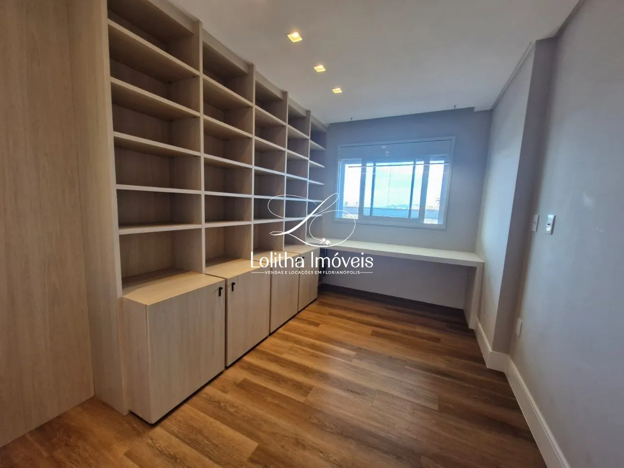 Imagem APARTAMENTO DE LUXO COM 3 SUÍTES, SEMI MOBILIADO À VENDA NO KOBRASOL - SÃO JOSÉ/SC.