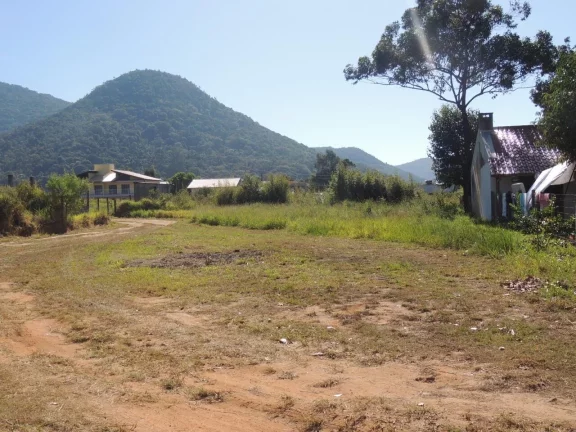 Imagem Terreno à venda em Garopaba-SC, bairro Areias de Macacu com 422m² de área. Invista agora!