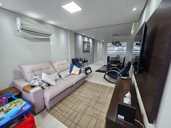 Imagem Apartamento Reformado de 2 Quartos na Quadra da Praia, ao lado Shopping Praiamar