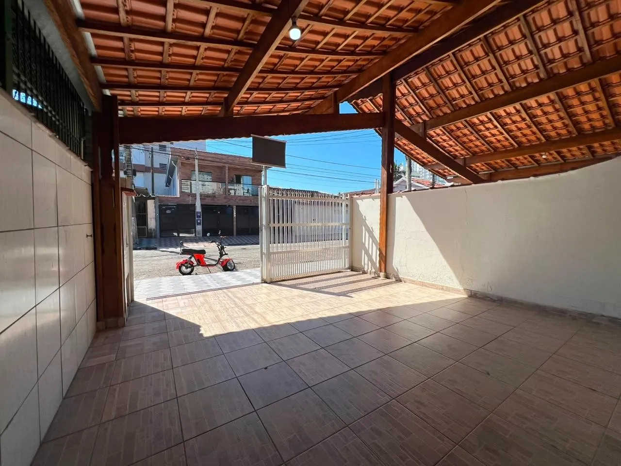 Imagem Casa para Venda em Praia Grande, Maracanã, 2 dormitórios, 1 suíte, 1 banheiro, 2 vagas