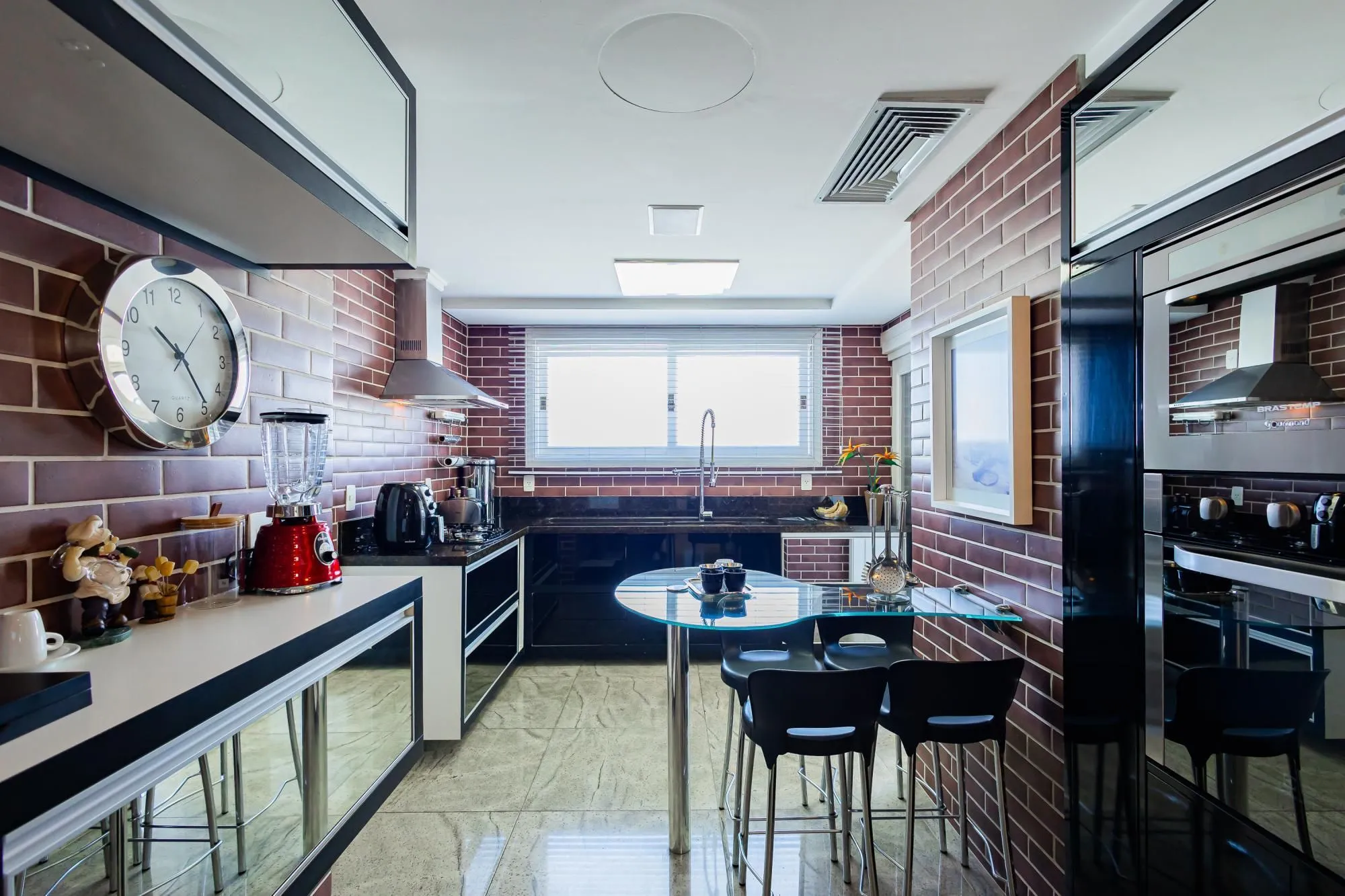 Imagem Espetacular apartamento 3 suítes 3 vagas com infra completa no Moinhos de Vento
