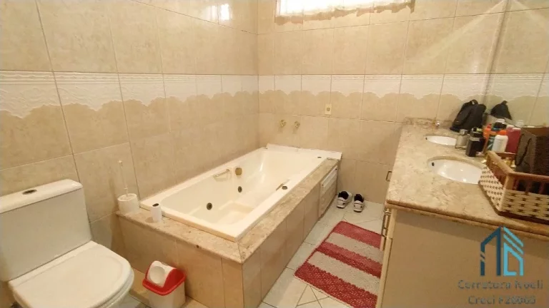 Imagem (Permuta ou financiamento) Casa a venda com amplo terreno, 04 quartos c/suíte, 05 vagas, salão de festas, no Tarumã em Curitiba PR