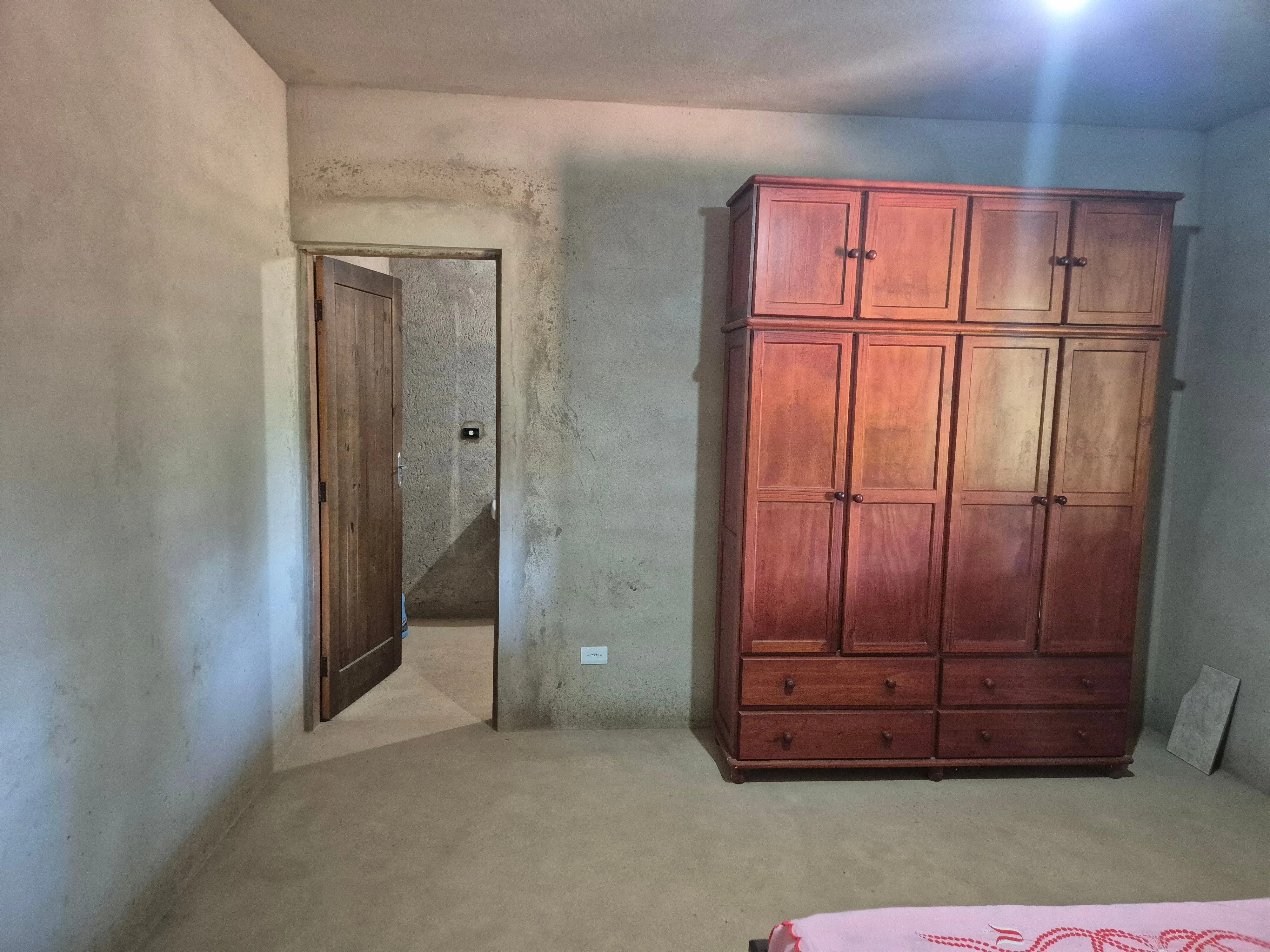 Imagem Chácara de esquina | Condomínio Arco-Íris - Salto de Pirapora | 2.000 m² de terreno | 230 m² de área construída | 3 dormitórios, sendo 1 suíte | Campo