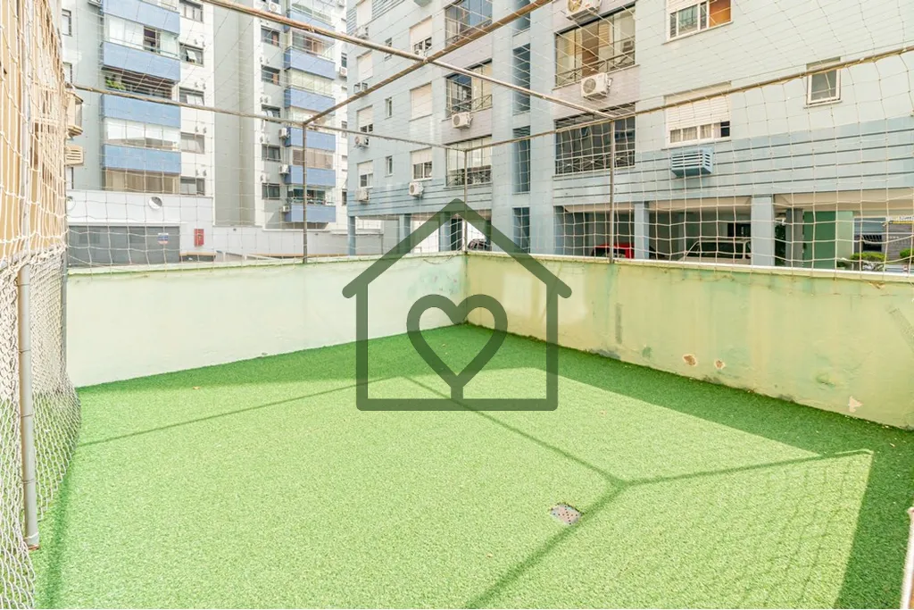 Imagem Apartamento com 84m² privativos, três dormitórios, sendo uma suíte, dois banheiros, sacada com l...