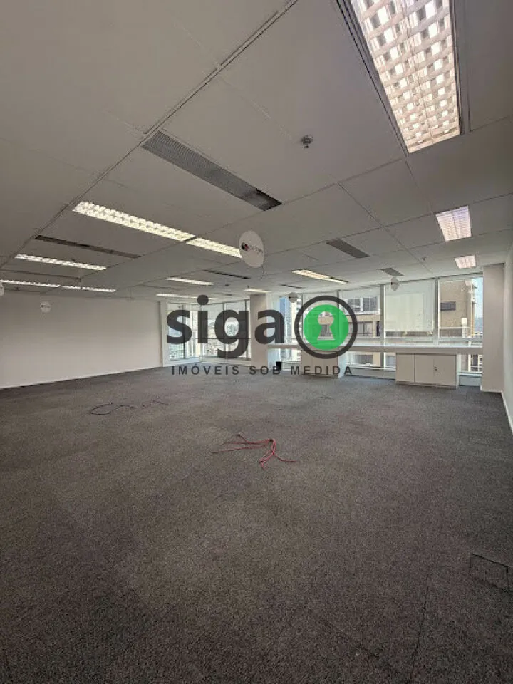 Imagem Sala Comercial de 212m² com 8 Vagas no Edifício Francisco Mellão.