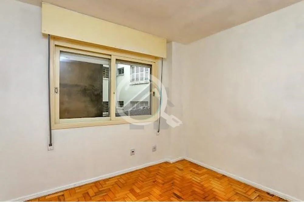 Imagem Apartamento de 42m² de área privativa, reformado, fundos, silencioso, possui 1 dormitório, amplo ...
