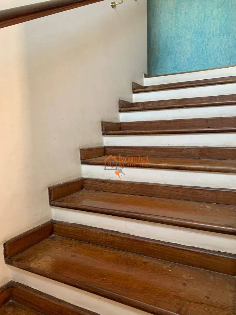 Imagem Sobrado com 6 dormitórios à venda, 200 m² por R$ 795.000,00 - Jardim Santa Bárbara - Guarulhos/SP