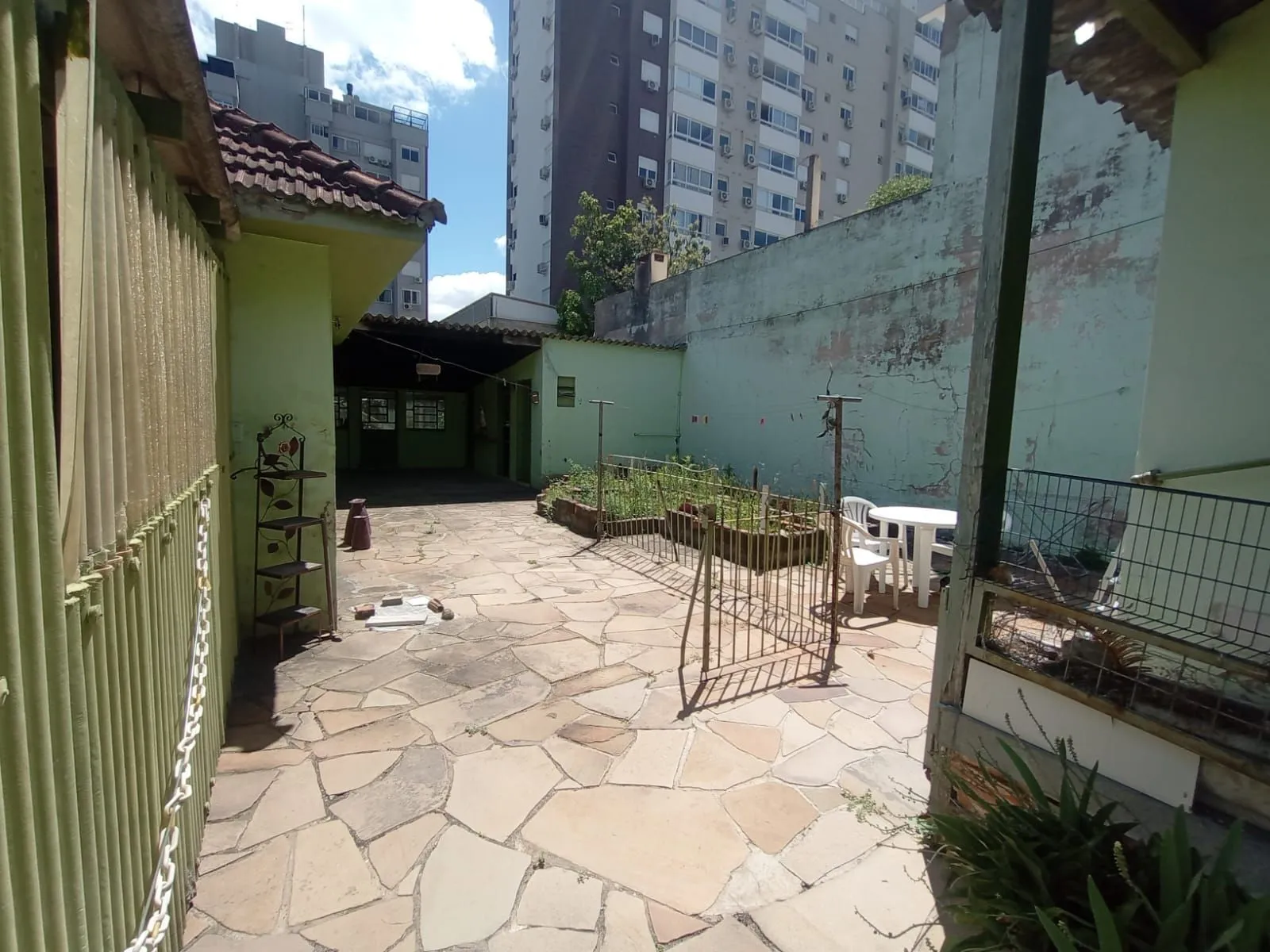 Imagem Casa 3 dormitórios no bairro Menino Deus em Porto Alegre para Alugar