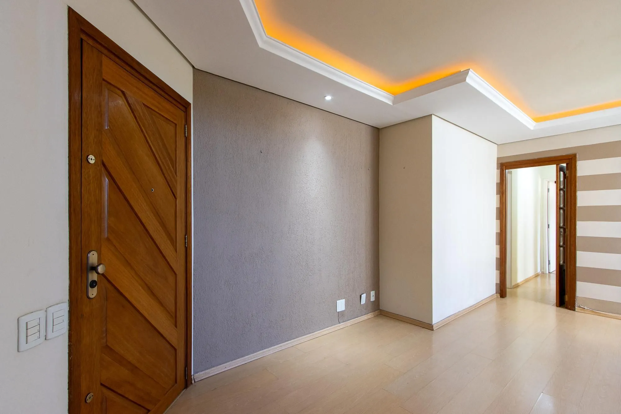 Imagem Excelente Apartamento 2 Dormitórios na Av. Wenceslau Escobar