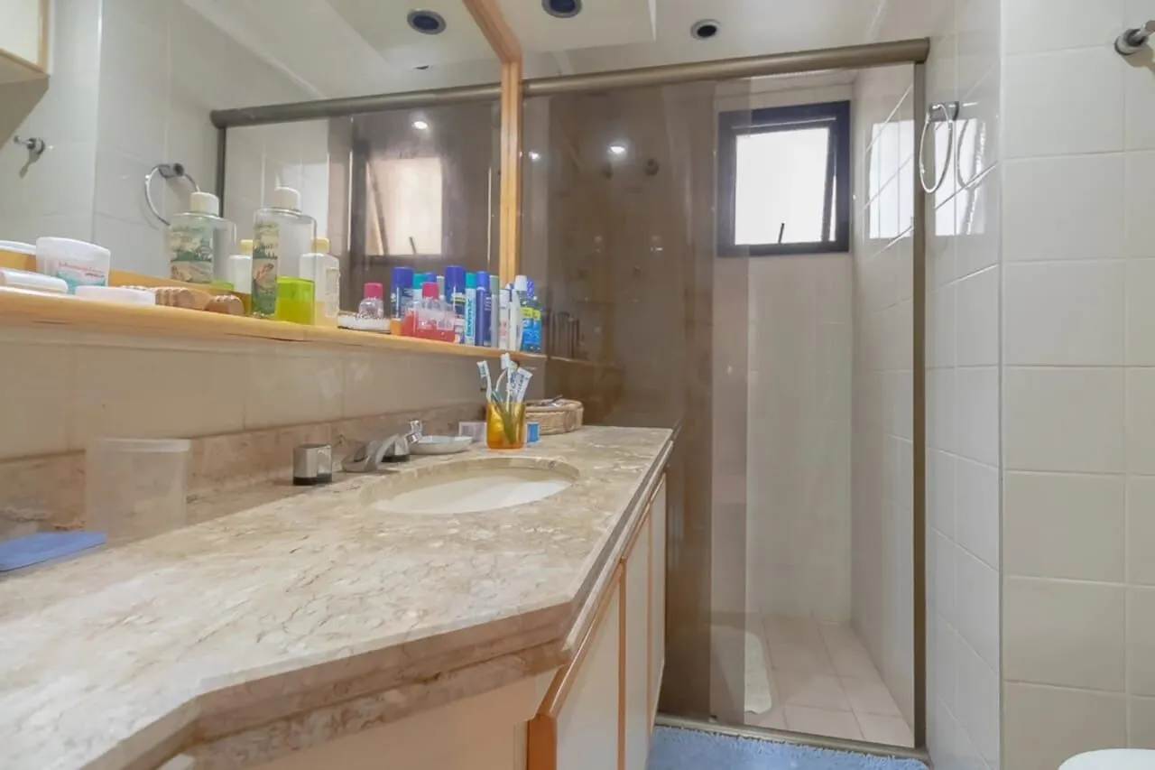 Imagem Apartamento com 4 dormitórios, 99 m² e 2 vagas em localização privilegiada.