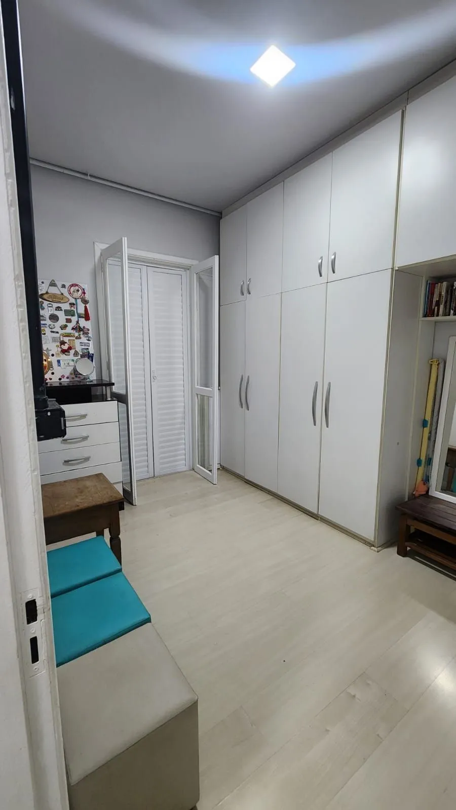 Imagem Apartamento com 02 Quartos e 01 Banheiro no Bairro Petrópolis em Porto Alegre
