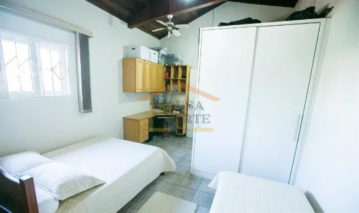 Imagem Casa em rua calma, com ampla vista e muita iluminação natural, 4 dormitórios, sendo 2 suítes com...