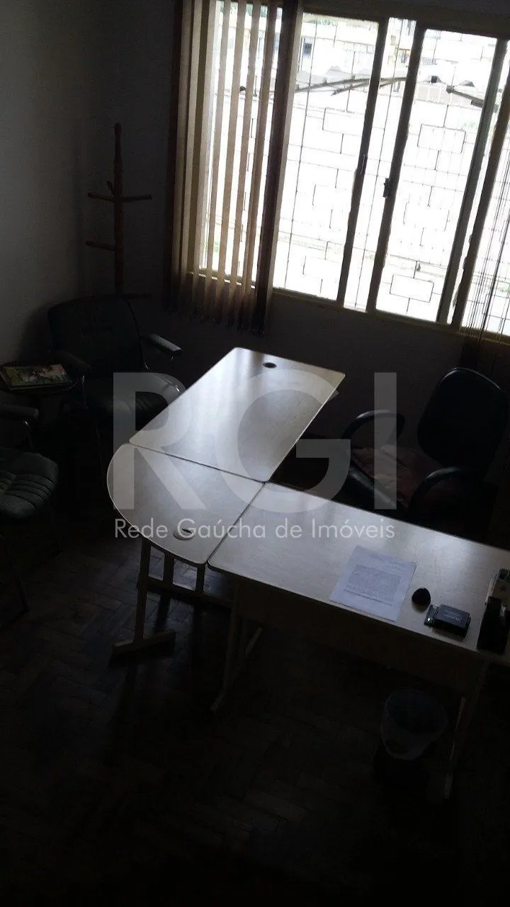 Imagem Casa com 4 quartos, 4 banheiros e amplo pátio no miolo do bairro Cidade Baixa!