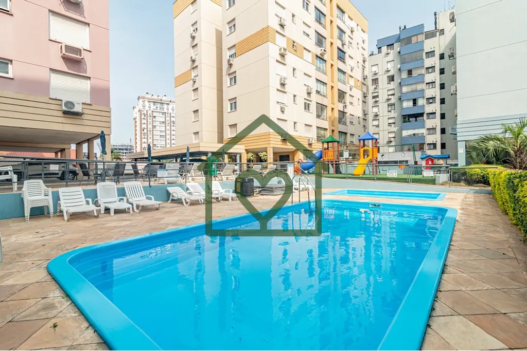 Imagem Apartamento com 84m² privativos, três dormitórios, sendo uma suíte, dois banheiros, sacada com l...