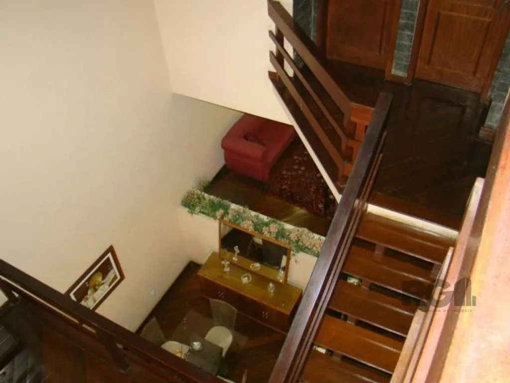 Imagem Casa de 370m² - 4 dormitórios, 2 suítes e 4 vagas de garagem no bairro Espírito Santo