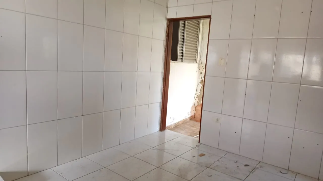 Imagem VENDO CASA COM QUINTAL NO BAIRRO CAMPO GRANDE!