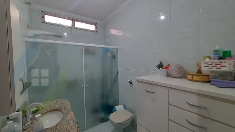 Imagem Casa de 2 dormitórios sendo 1 suíte, 3 banheiros, 3 vagas, com 240m² no Rudge Ramos, São Bernardo do Campo