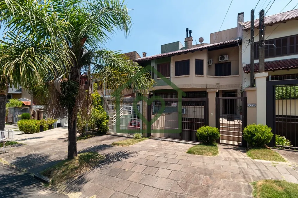 Imagem Casa 4 Quartos na Chácara das Pedras, Porto Alegre 
 
A casa conta com 4 dormitórios amplos, sendo...